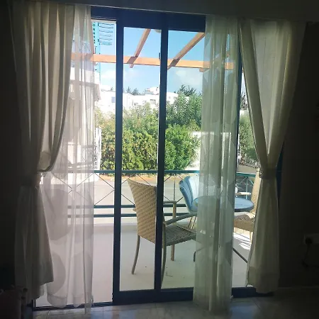 1-bed Cosy Close To Apartment