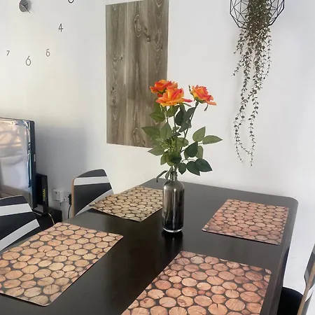 1-bed Cosy Close To
